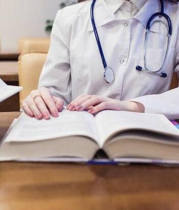 Qeveria vendosi: Studentët e Mjekësisë që nisin studimet këtë vit, kanë detyrimin për të ofruar shërbim shëndetësor 5 vite në vend